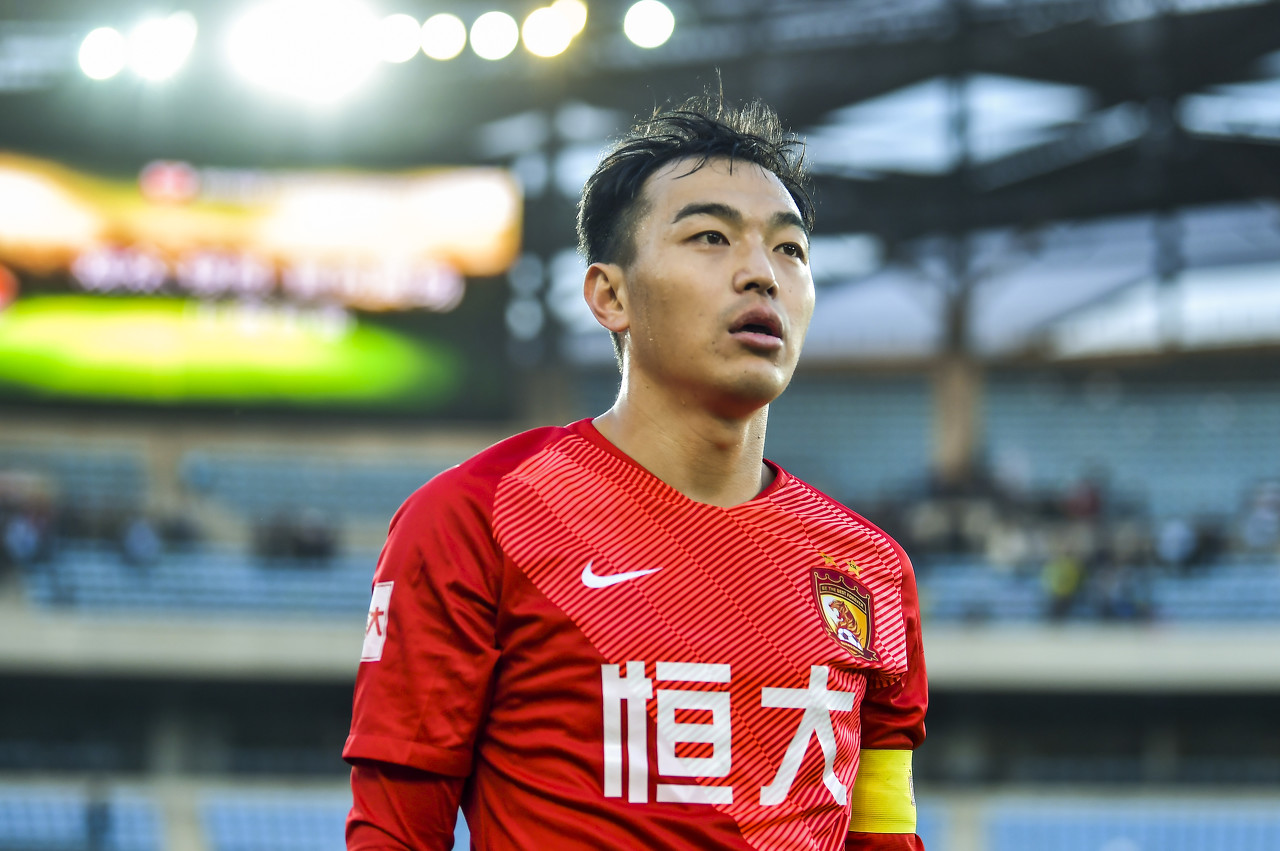 冯潇霆自曝2015亚冠决赛前夜打英雄联盟至凌晨3点：和郜林曾诚一起