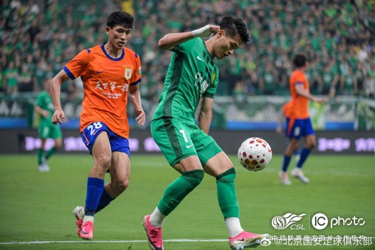 国安2-0力克十人泰山，林良铭传射建功