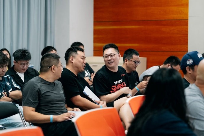 广州龙狮第二届“挎fit人”球迷代表会议收官 俱乐部承诺落实建议 广州龙狮第二届“挎fit人”球迷代表会议收官 俱乐部承诺落实建议