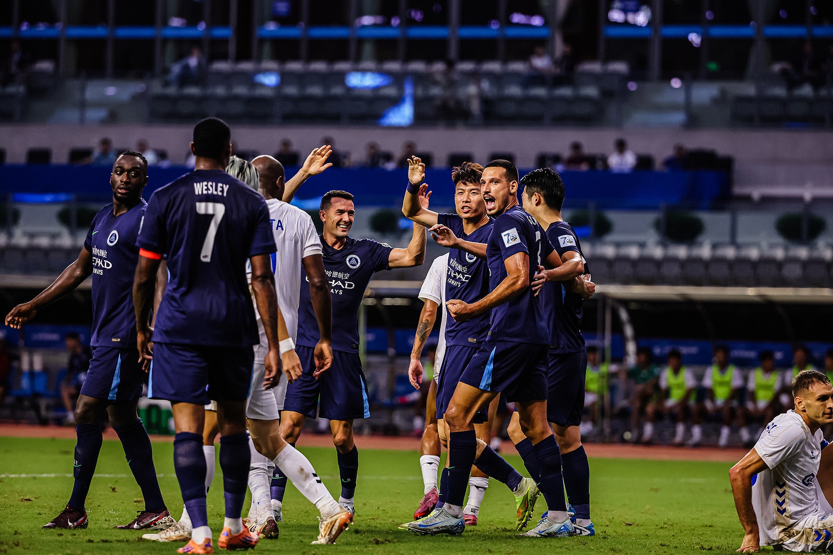 姚均晟杨一鸣加布里埃尔齐开张 深圳3-0终结青岛13轮不败