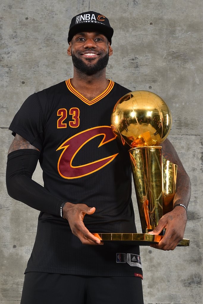 布伦森ESPY三奖加冕，NBA球员11次获最佳男运动员