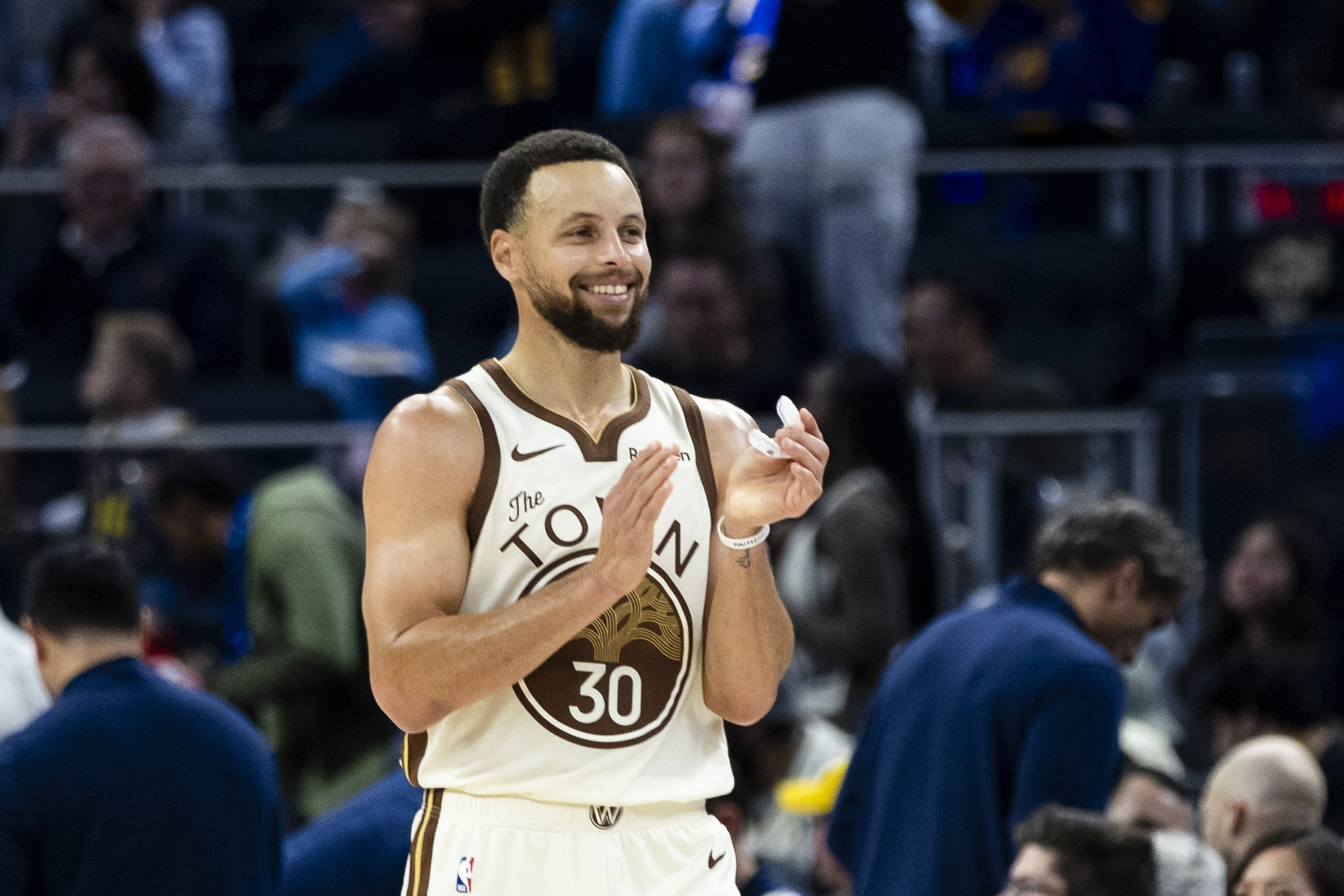 布伦森ESPY三奖加冕，NBA球员11次获最佳男运动员