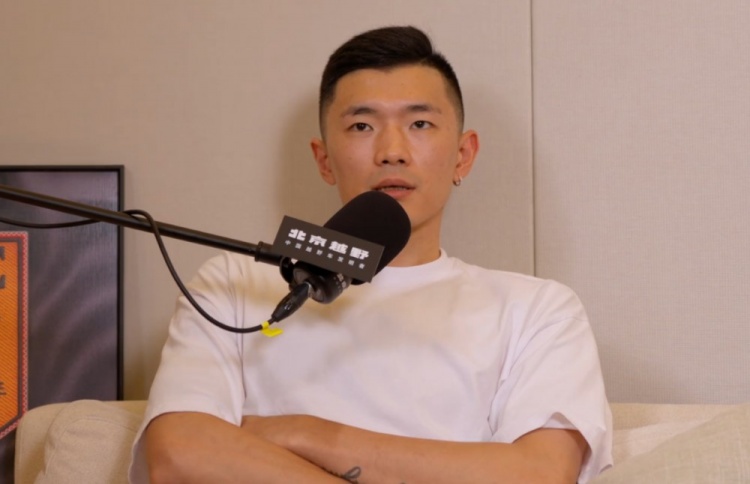 陈林坚自曝童年种地经历:插秧拔花生地瓜啥都会 爸开货车妈做裁缝