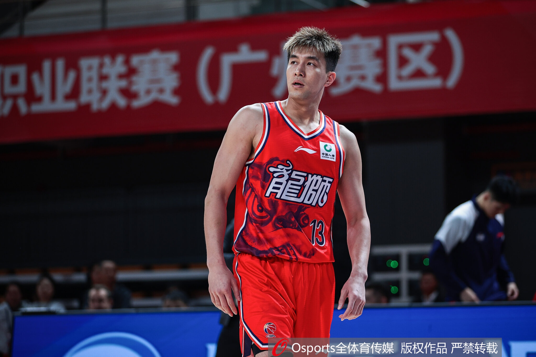 郭艾伦:心态放开,先把伤养好周期太长看着球跑早想跑了