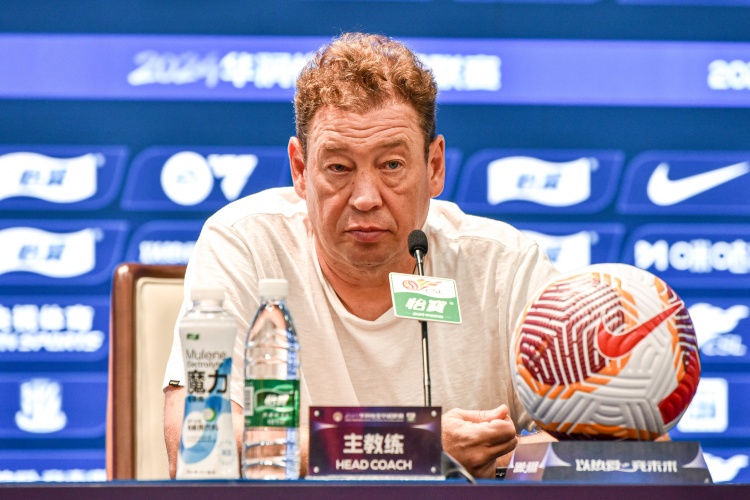 申花三连败后斯卢茨基主动辞职，泰山同日确认韩鹏离任