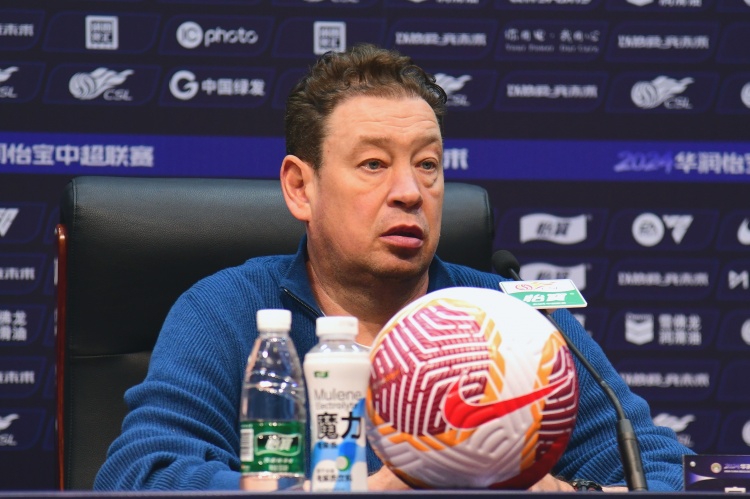 斯卢茨基乘MU247返莫斯科 于汉超机场送行 斯卢茨基乘MU247返莫斯科 于汉超机场送行