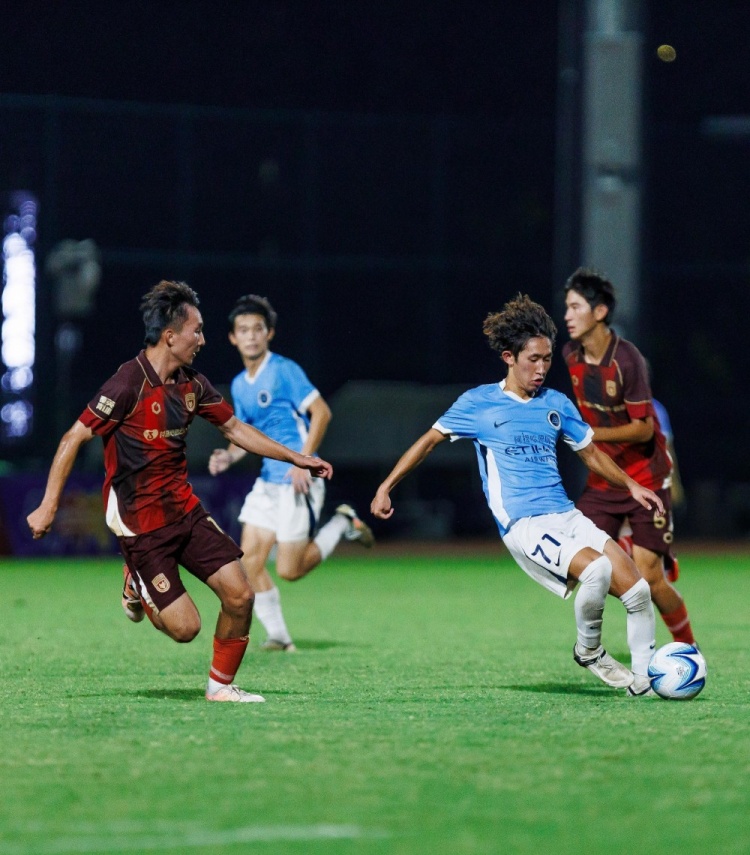 刘志鹏抢断门将送助攻 深圳新鹏城U20主场2比1逆转陕西联合U20 刘志鹏抢断门将送助攻 深圳新鹏城U20主场2比1逆转陕西联合U20