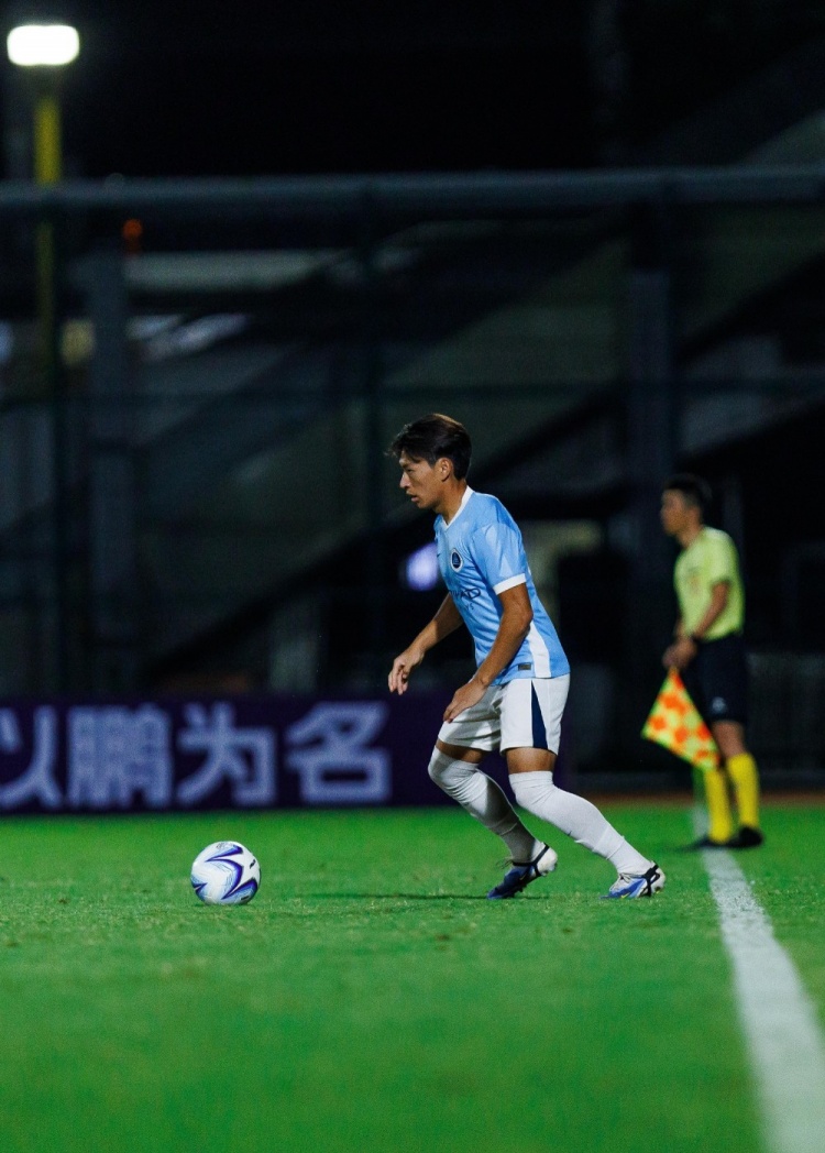 刘志鹏抢断门将送助攻 深圳新鹏城U20主场2比1逆转陕西联合U20 刘志鹏抢断门将送助攻 深圳新鹏城U20主场2比1逆转陕西联合U20