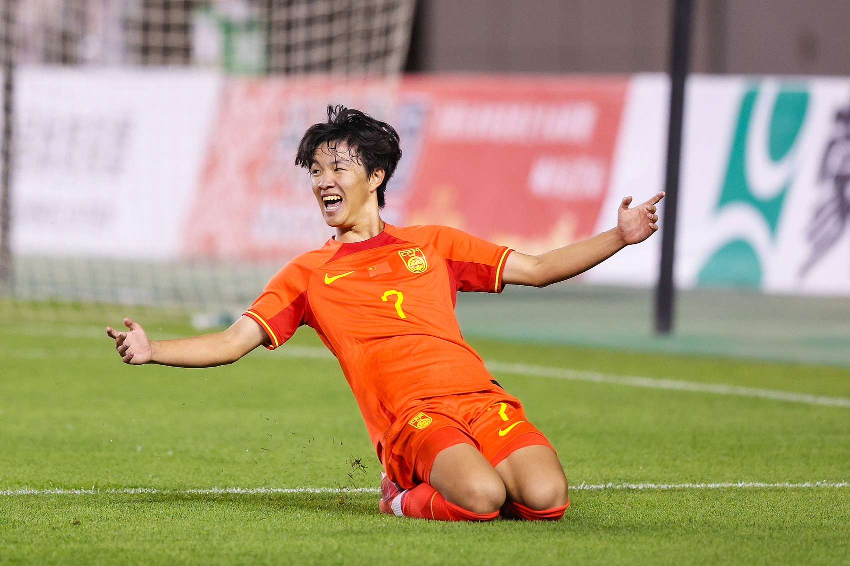 16岁袁博涵中甲首秀 成2010年龄段职业联赛第一人 16岁袁博涵中甲首秀 成2010年龄段职业联赛第一人
