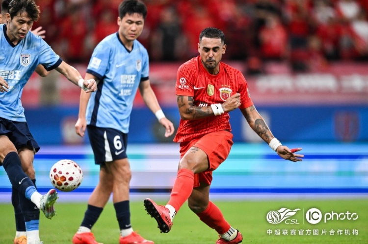 武磊越位进球被吹 魏震失点 李新翔补时头球救主 海港1-1大连英博 武磊越位进球被吹 魏震失点 李新翔补时头球救主 海港1-1大连英博