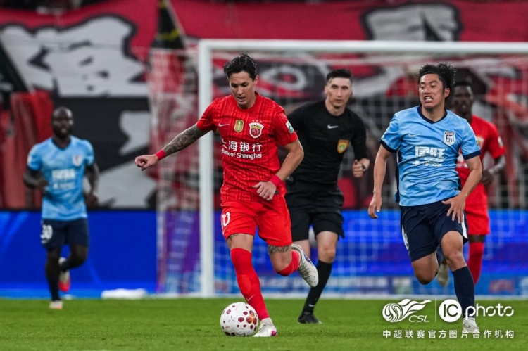 武磊越位进球被吹 魏震失点 李新翔补时头球救主 海港1-1大连英博 武磊越位进球被吹 魏震失点 李新翔补时头球救主 海港1-1大连英博