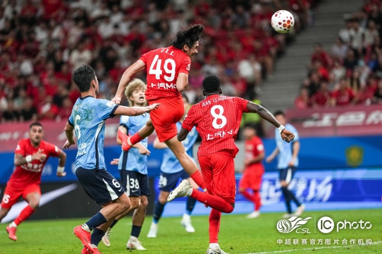 武磊越位进球被吹 魏震失点 李新翔补时头球救主 海港1-1大连英博 武磊越位进球被吹 魏震失点 李新翔补时头球救主 海港1-1大连英博