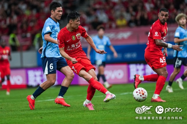 武磊越位进球被吹 魏震失点 李新翔补时头球救主 海港1-1大连英博 武磊越位进球被吹 魏震失点 李新翔补时头球救主 海港1-1大连英博