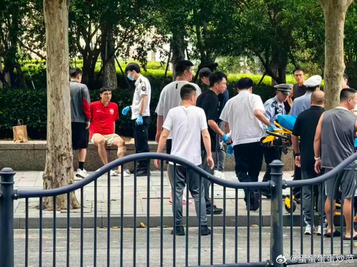 海港官方:吾米提江赛前意外遭遇车祸,具体伤情待进一步诊断 海港官方:吾米提江赛前意外遭遇车祸,具体伤情待进一步诊断