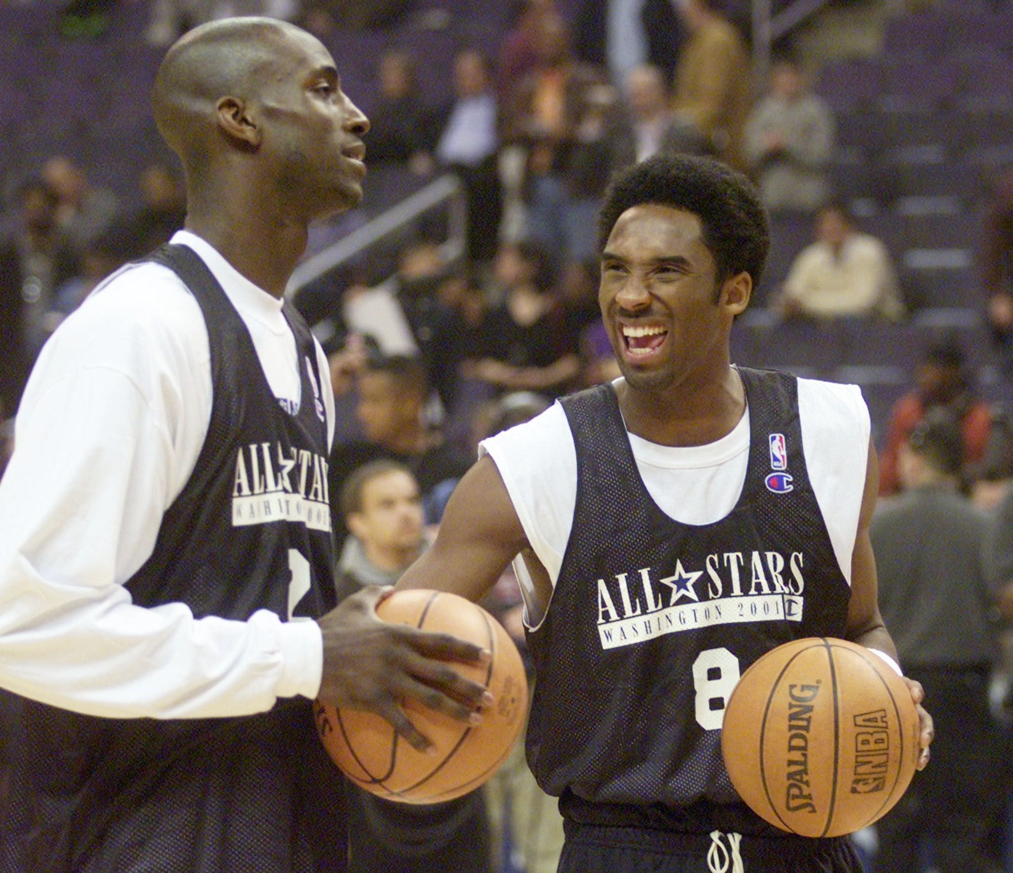 斯科特：科比在18岁时就立志成为历史最佳 他甚至在黑暗中投篮