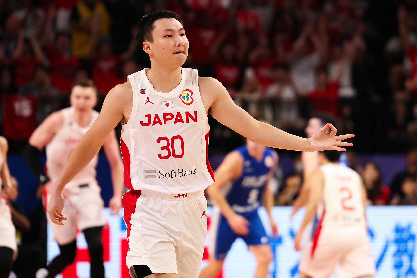 日本库里!富永启生上半场5中4&三分4中3 高效砍下12分&正负值+14