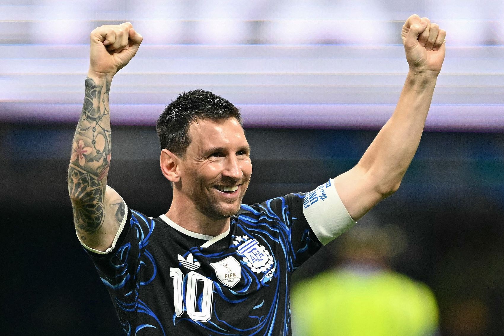 早报：凯恩双响！拜仁德国杯轻松晋级