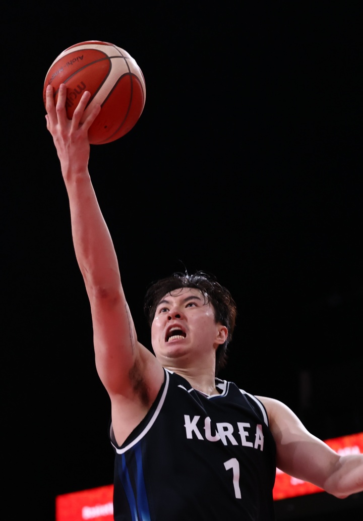 媒体人:李贤重可签B联赛天价合约 但选择打G联盟 真的黑不了一点